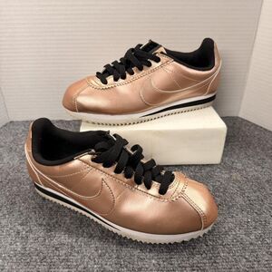 Nike Classic Cortez Shoes Womens Size 6 Bronze Low Running Sneakers 807471-900